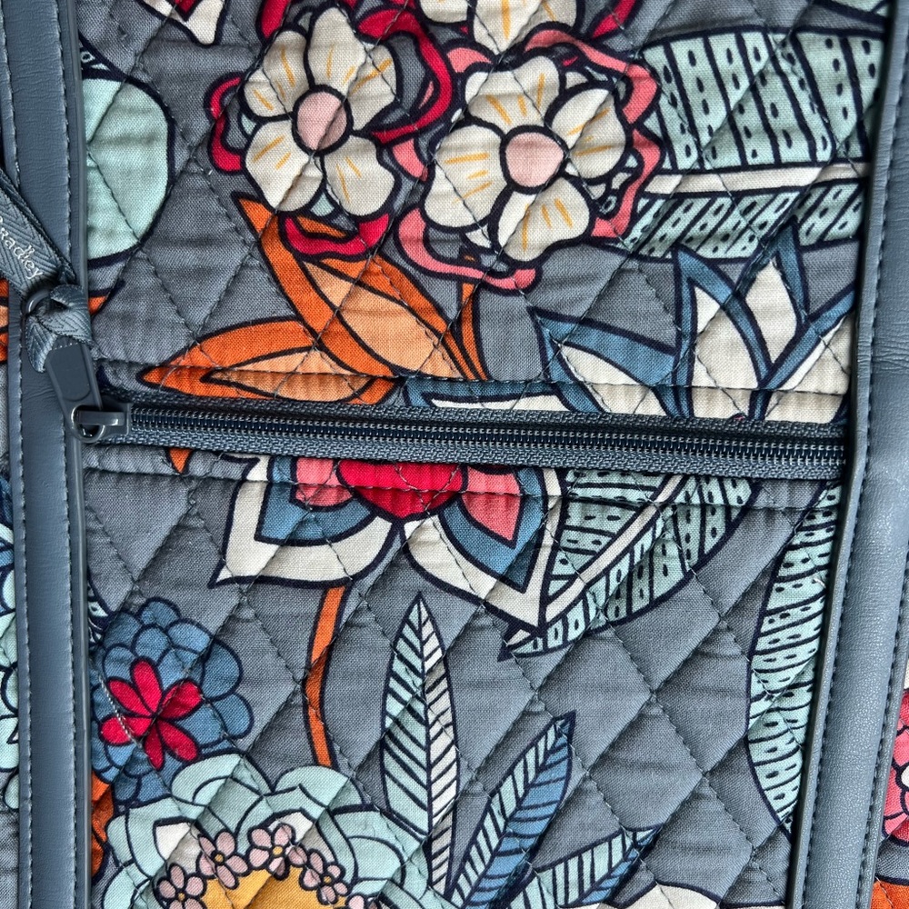 Vera Bradley Tropical Evening (2019) Zippered Tote Bag (Used) - Picture 9 of 14